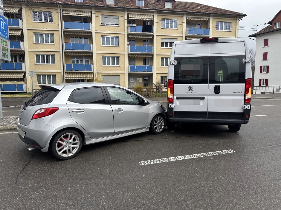 Kollision zwischen Lieferwagen und Auto auf der Rorschacher Strasse